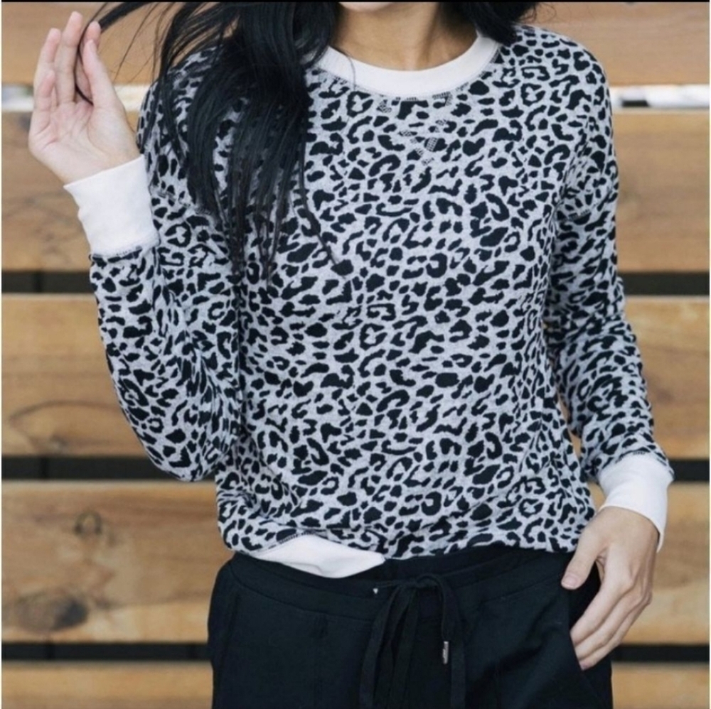 NWOT ZYIA Womens Active Leopard Animal Print Crew Lounge Sweater  Size M
